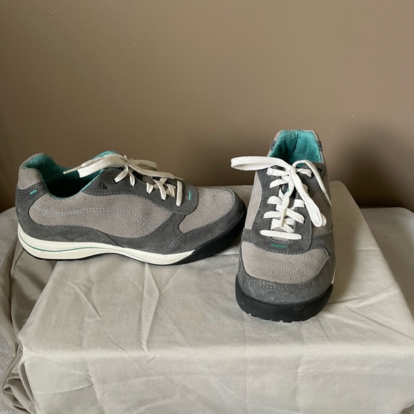 LL Bean women’s suede trail sneakers - Picture 2 of 5
